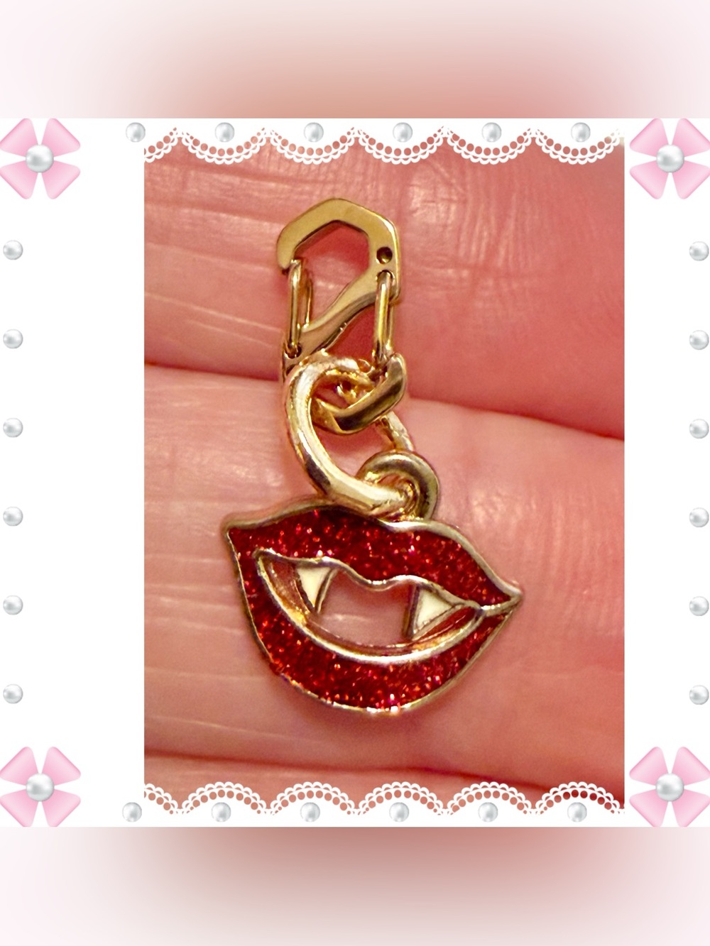 Charm / pendant - small vampire mouth - red sparkly lips white fangs- gold tone